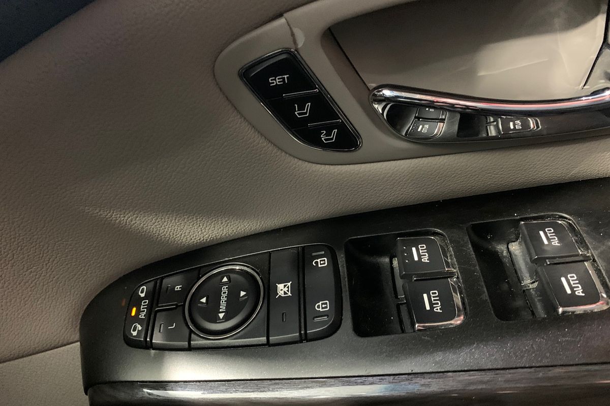 2017 Kia Carnival Platinum YP