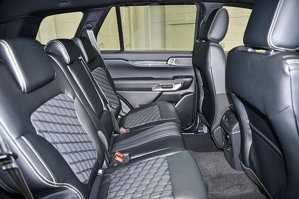2024 Ford Everest Platinum