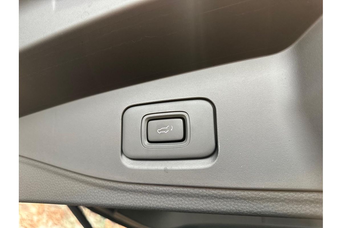 2025 Isuzu MU-X LS-T