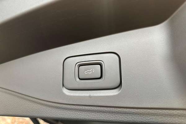 2025 Isuzu MU-X LS-T