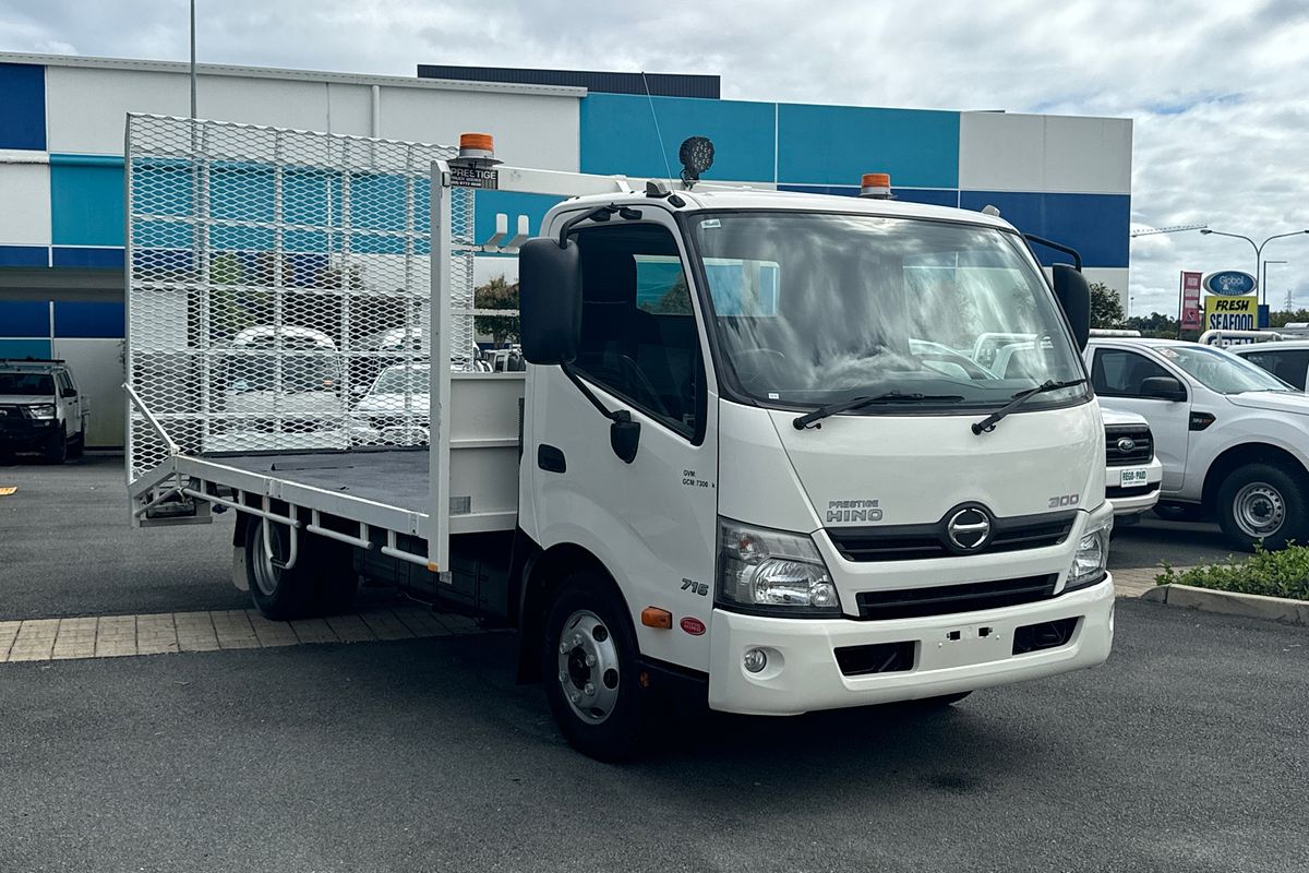 2012 Hino 300 Series 617 Medium 4x2