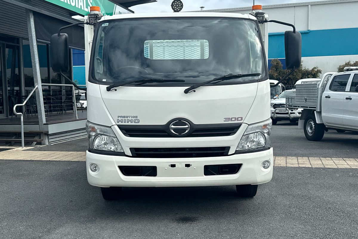2012 Hino 300 Series 617 Medium 4x2