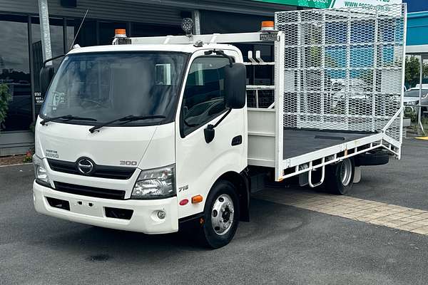 2012 Hino 300 Series 617 Medium 4x2