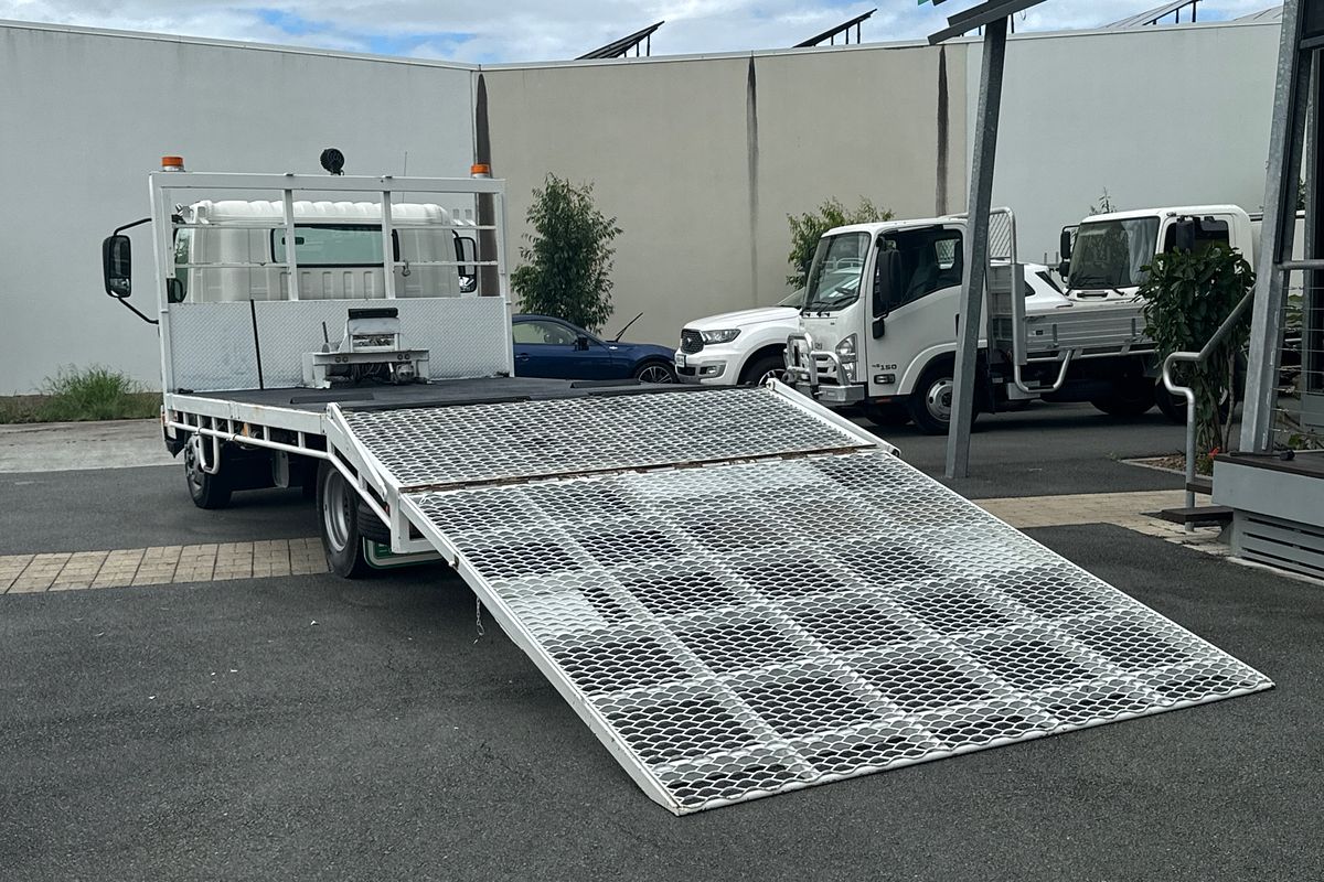 2012 Hino 300 Series 617 Medium 4x2
