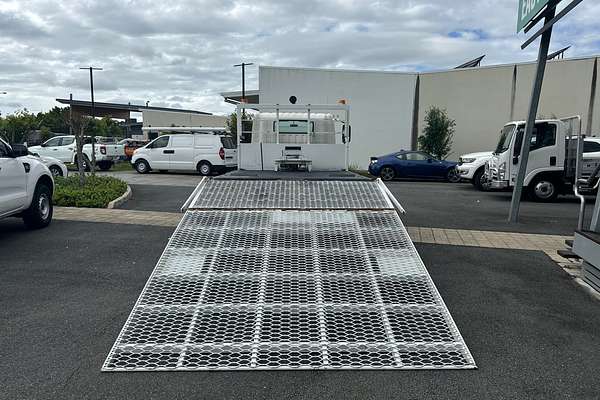 2012 Hino 300 Series 617 Medium 4x2