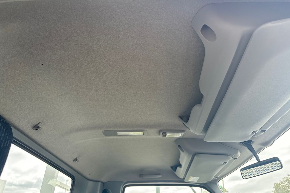 2012 Hino 300 Series 617 Medium 4x2