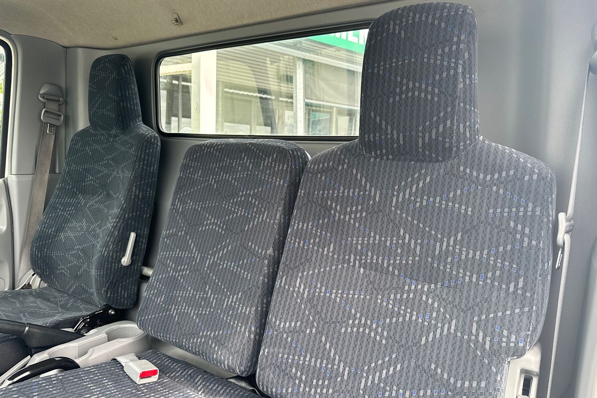 2012 Hino 300 Series 617 Medium 4x2
