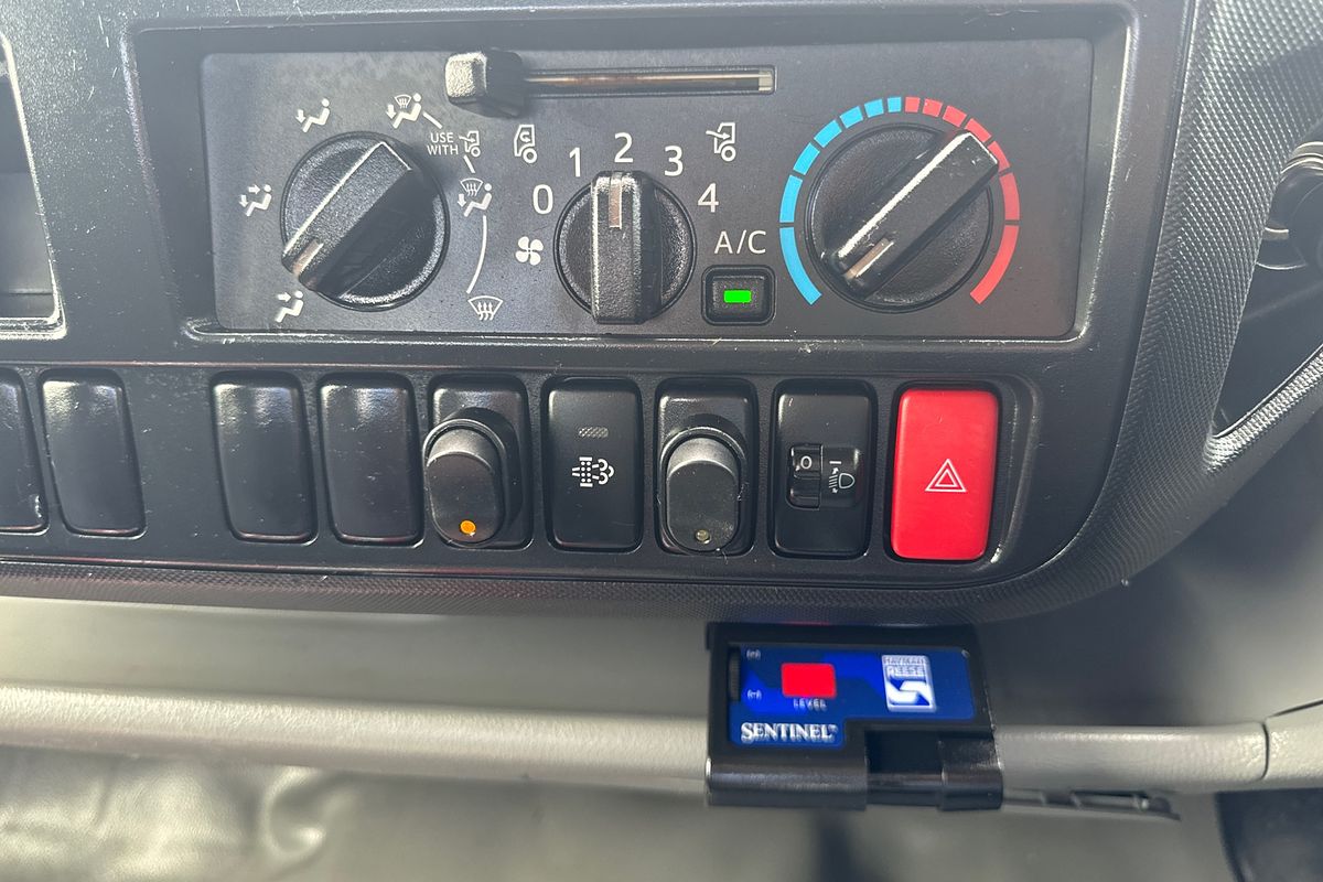 2012 Hino 300 Series 617 Medium 4x2