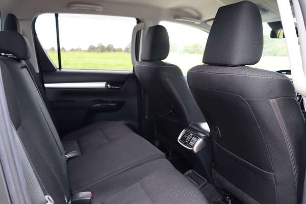 2020 Toyota Hilux SR5 GUN126R 4X4