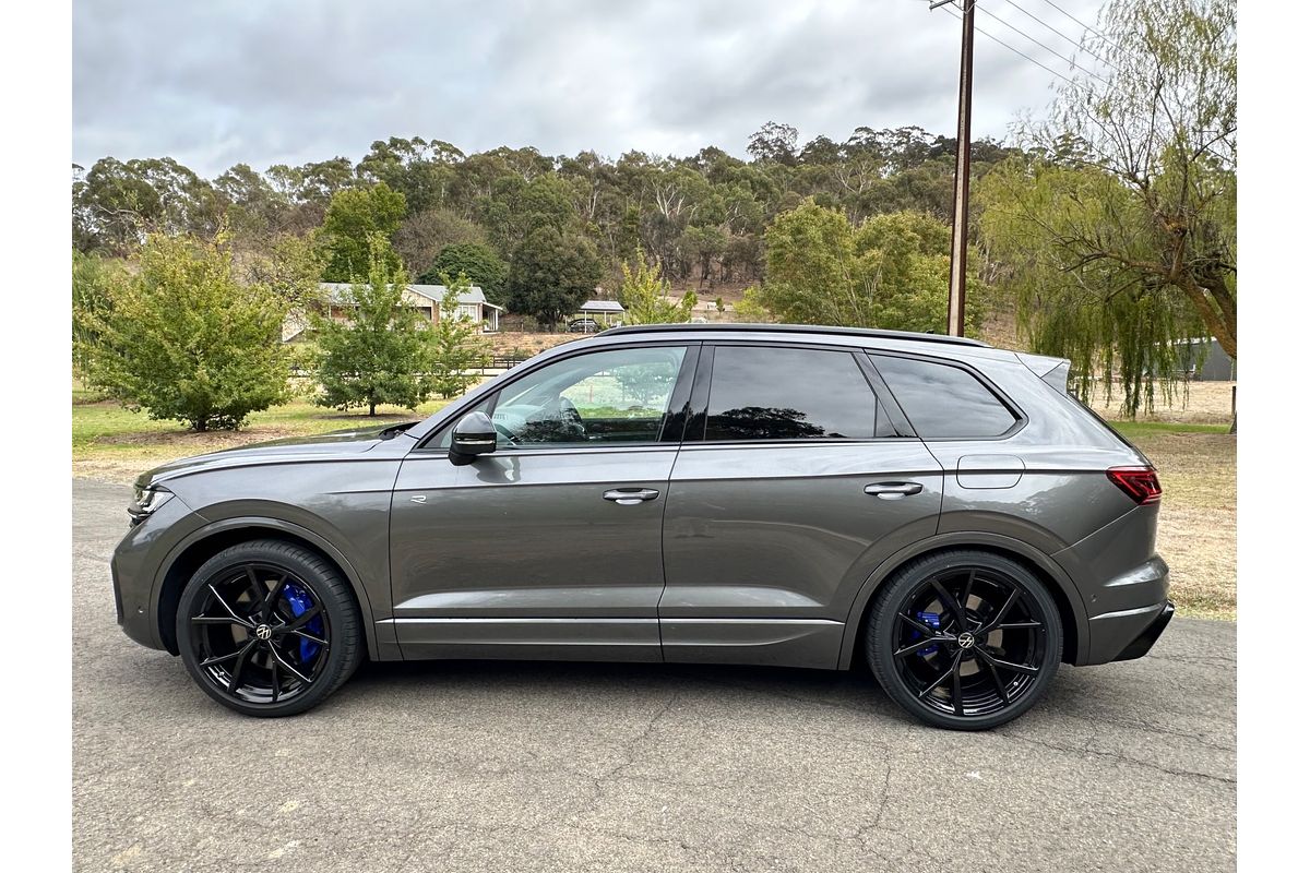 2025 Volkswagen Touareg R RC