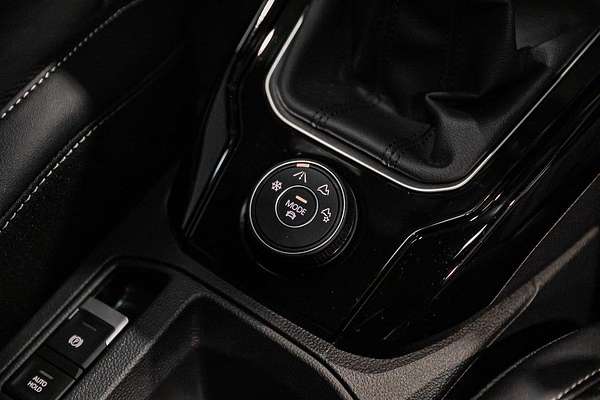 2024 Volkswagen T-Roc 140TSI R-Line D11