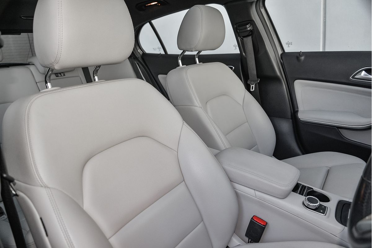 2015 Mercedes-Benz GLA-Class GLA180 X156