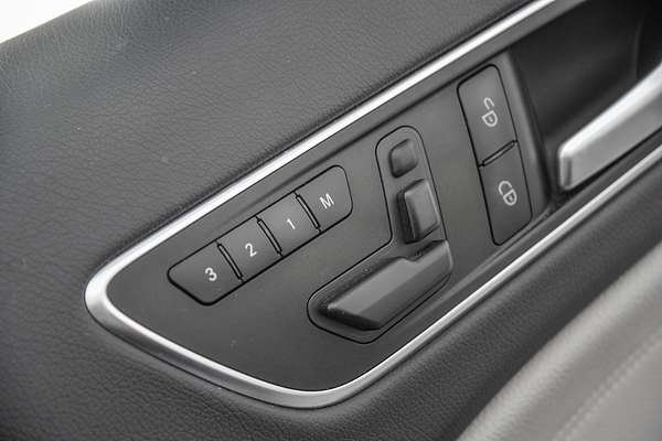 2015 Mercedes-Benz GLA-Class GLA180 X156