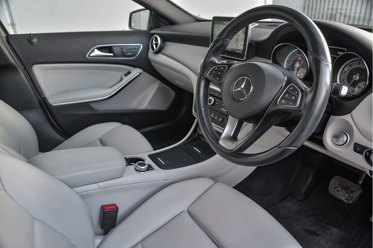 2015 Mercedes-Benz GLA-Class GLA180 X156