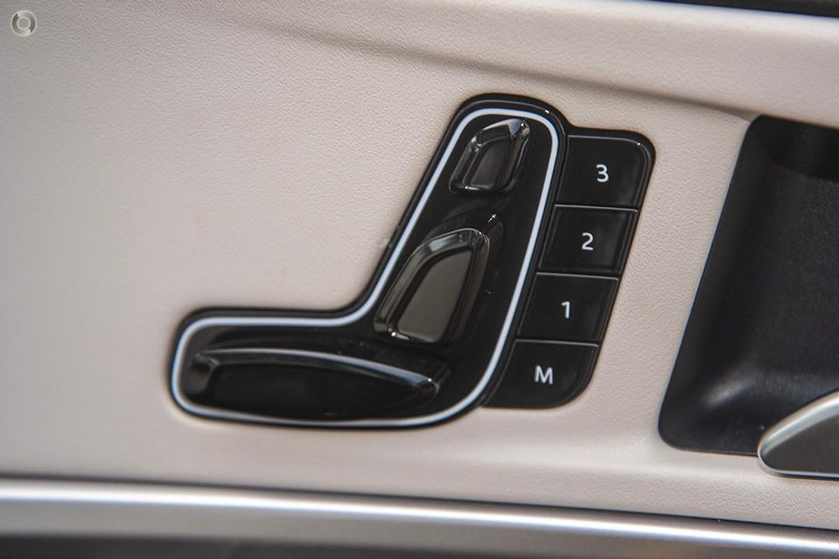 2025 Mahindra XUV700 AX7L