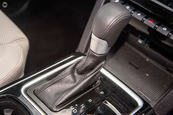 2025 Mahindra XUV700 AX7L