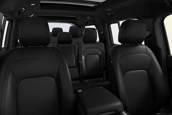 2025 Land Rover Defender 130 P400 X-Dynamic SE L663