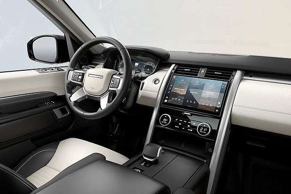 2025 Land Rover Discovery P360 Dynamic HSE Series 5