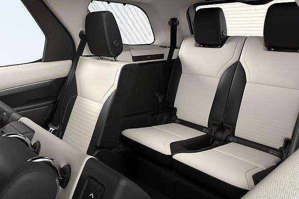 2025 Land Rover Discovery P360 Dynamic HSE Series 5