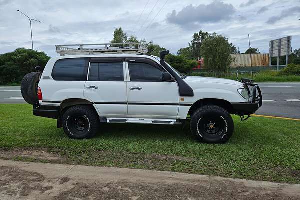 1999 Toyota Landcruiser Standard HZJ105R