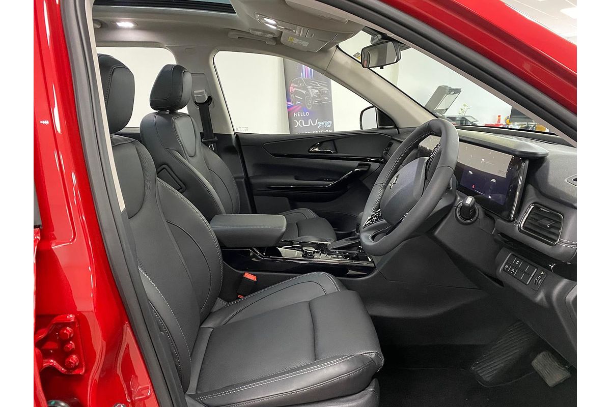2025 Mahindra XUV700 AX7L