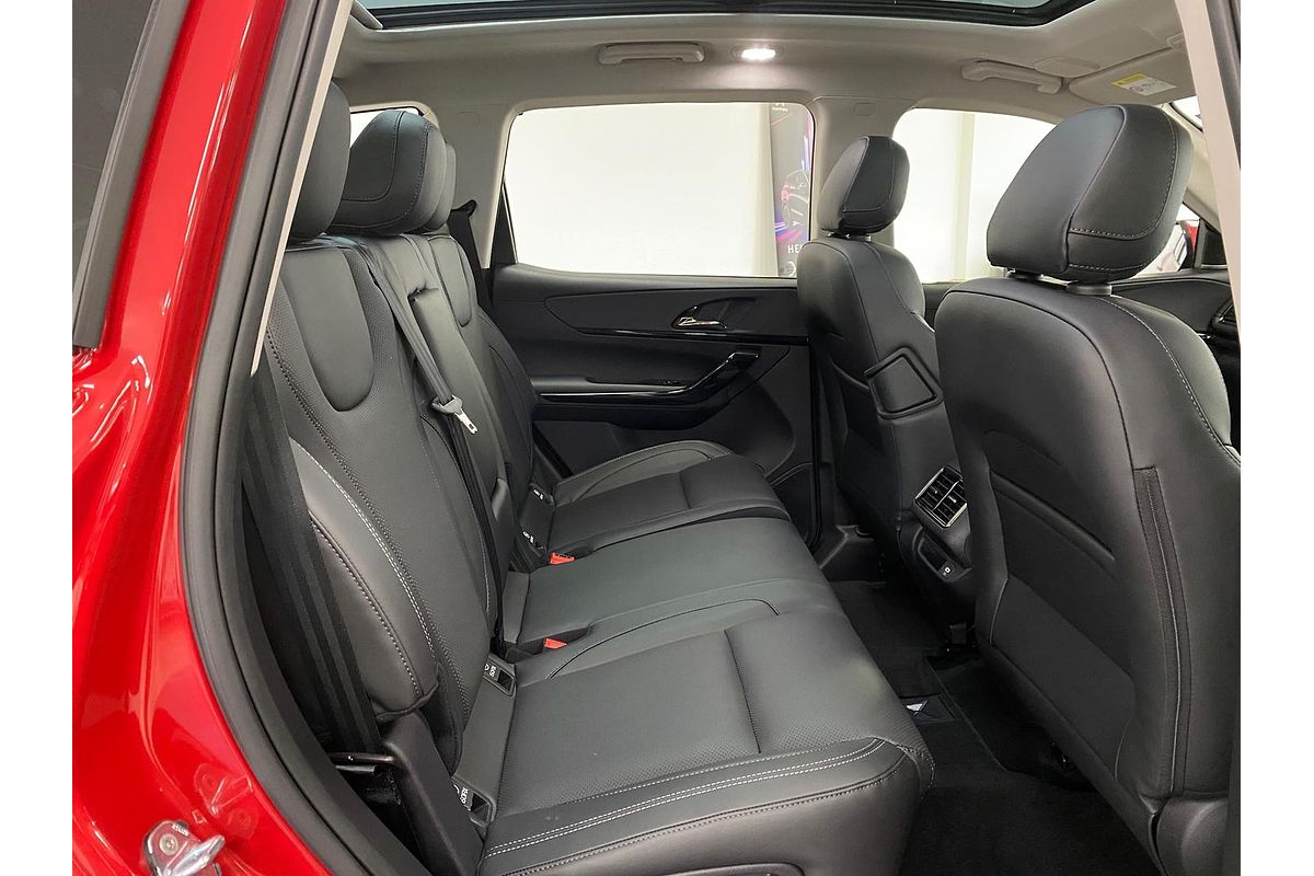 2025 Mahindra XUV700 AX7L