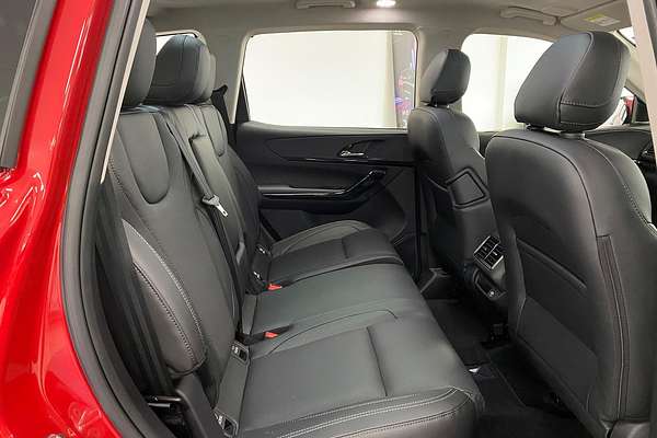 2025 Mahindra XUV700 AX7L