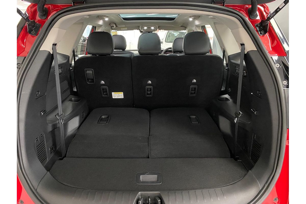 2025 Mahindra XUV700 AX7L