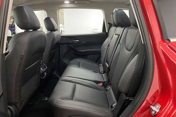 2025 Mahindra XUV700 AX7L