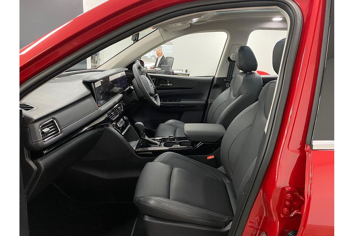 2025 Mahindra XUV700 AX7L