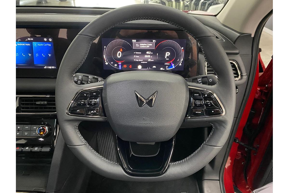 2025 Mahindra XUV700 AX7L