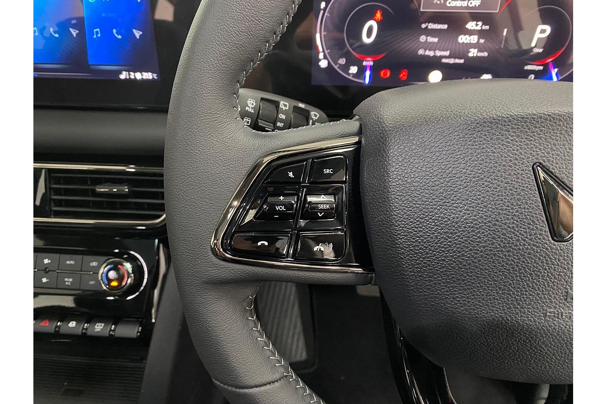 2025 Mahindra XUV700 AX7L