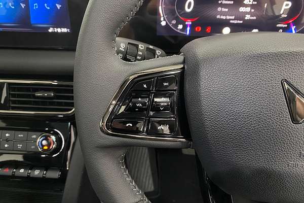 2025 Mahindra XUV700 AX7L