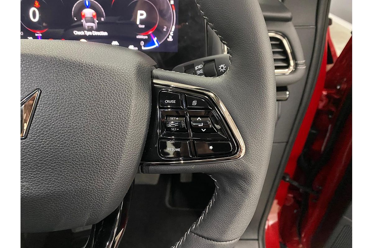 2025 Mahindra XUV700 AX7L
