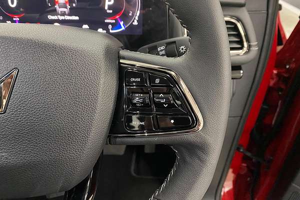 2025 Mahindra XUV700 AX7L