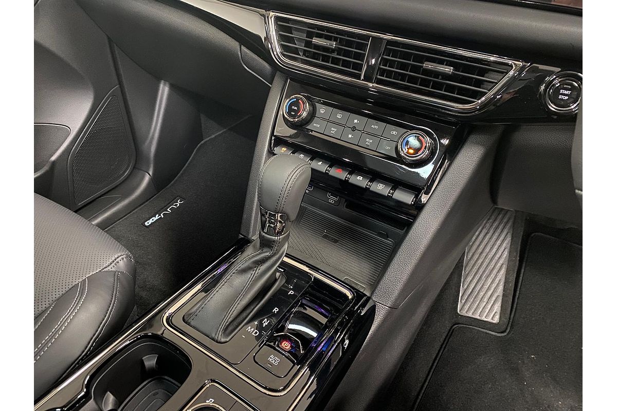 2025 Mahindra XUV700 AX7L