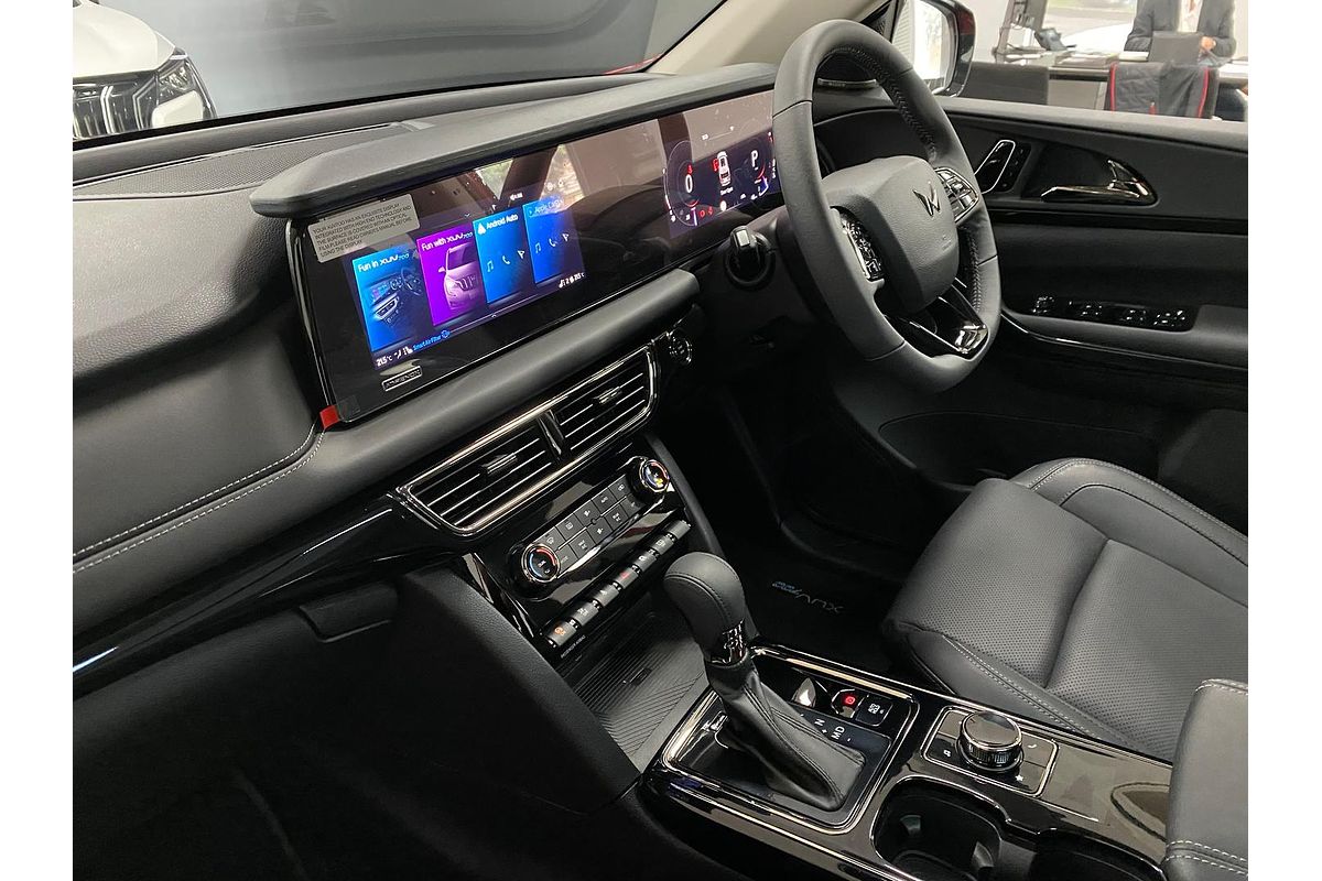 2025 Mahindra XUV700 AX7L