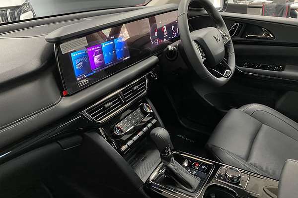 2025 Mahindra XUV700 AX7L