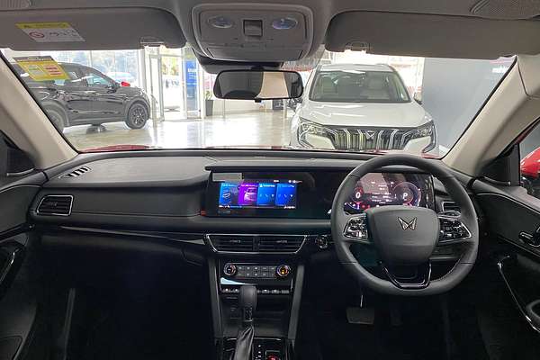 2025 Mahindra XUV700 AX7L