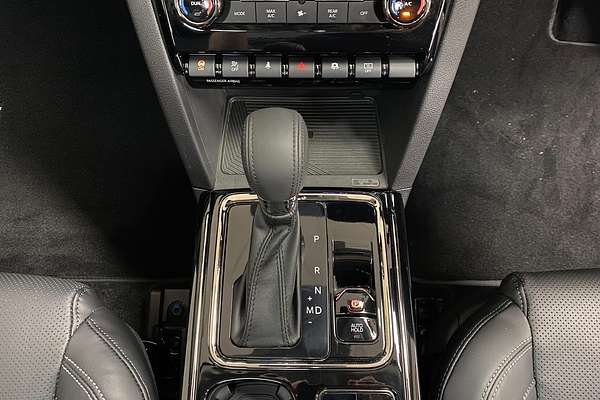 2025 Mahindra XUV700 AX7L