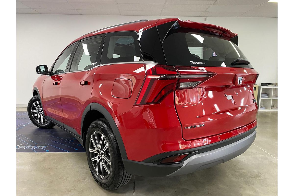 2025 Mahindra XUV700 AX7L