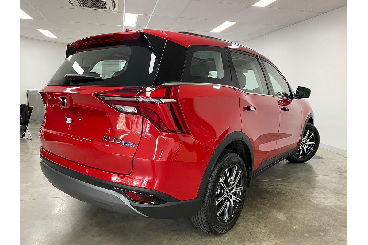 2025 Mahindra XUV700 AX7L