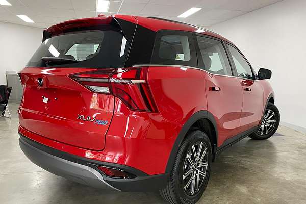 2025 Mahindra XUV700 AX7L