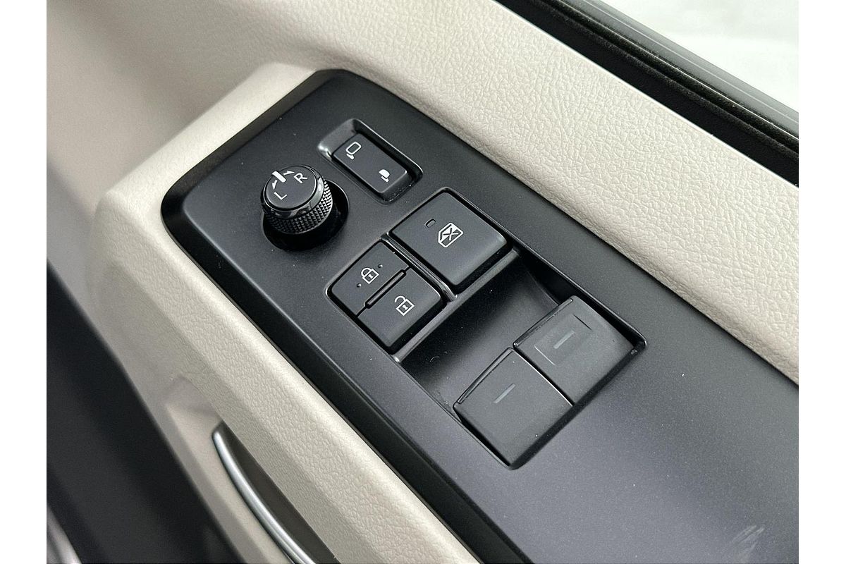 2021 Toyota Hiace Commuter GL GDH322R