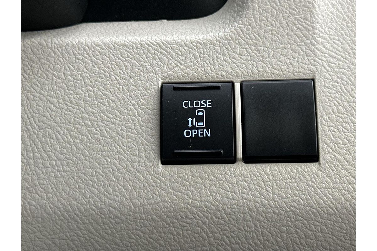 2021 Toyota Hiace Commuter GL GDH322R