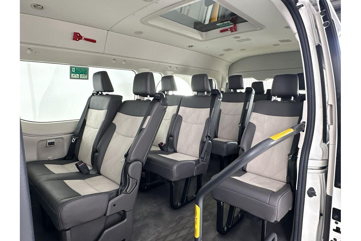 2021 Toyota Hiace Commuter GL GDH322R