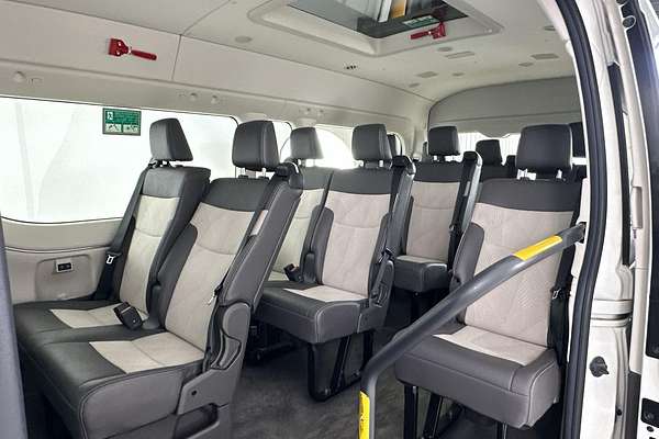 2021 Toyota Hiace Commuter GL GDH322R