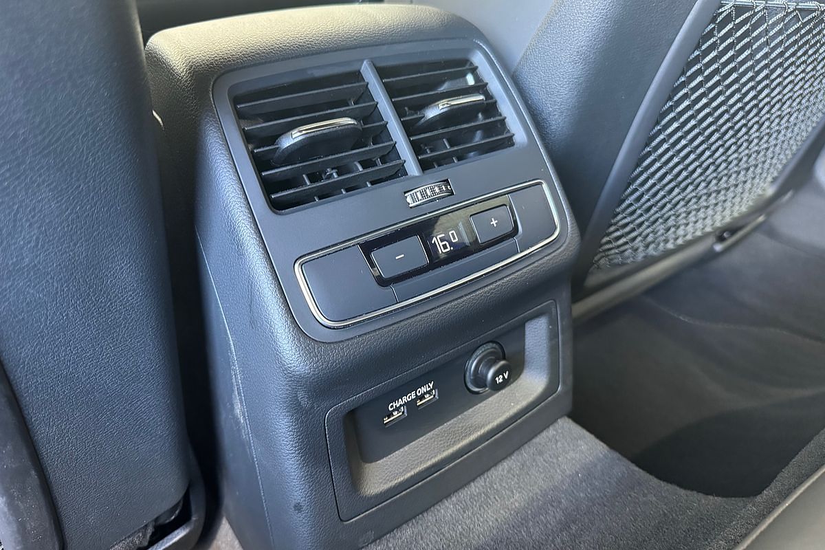 2023 Audi A4 45 TFSI S line B9