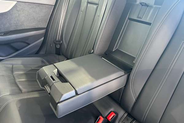 2023 Audi A4 45 TFSI S line B9