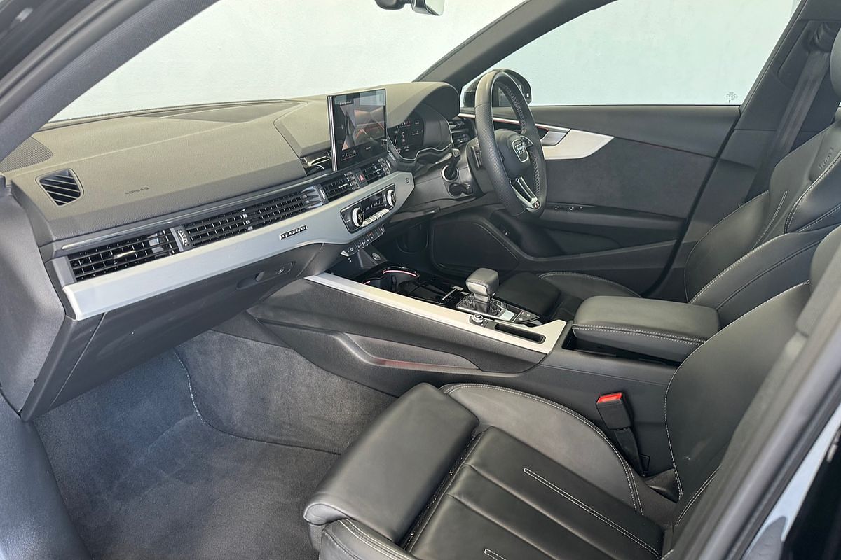 2023 Audi A4 45 TFSI S line B9